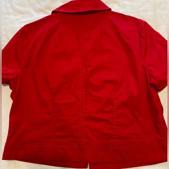 Ladies XL Roz & Ali red short sleeve jacket with gold buttons - Picture 8 of 9